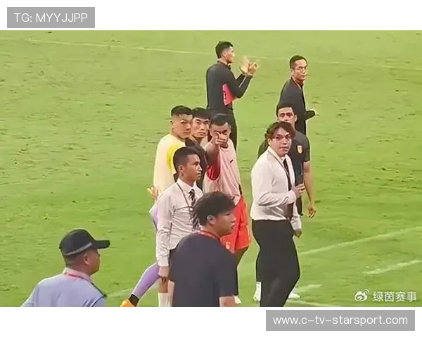 教练突然调阵获妙效，球迷高呼战术革新